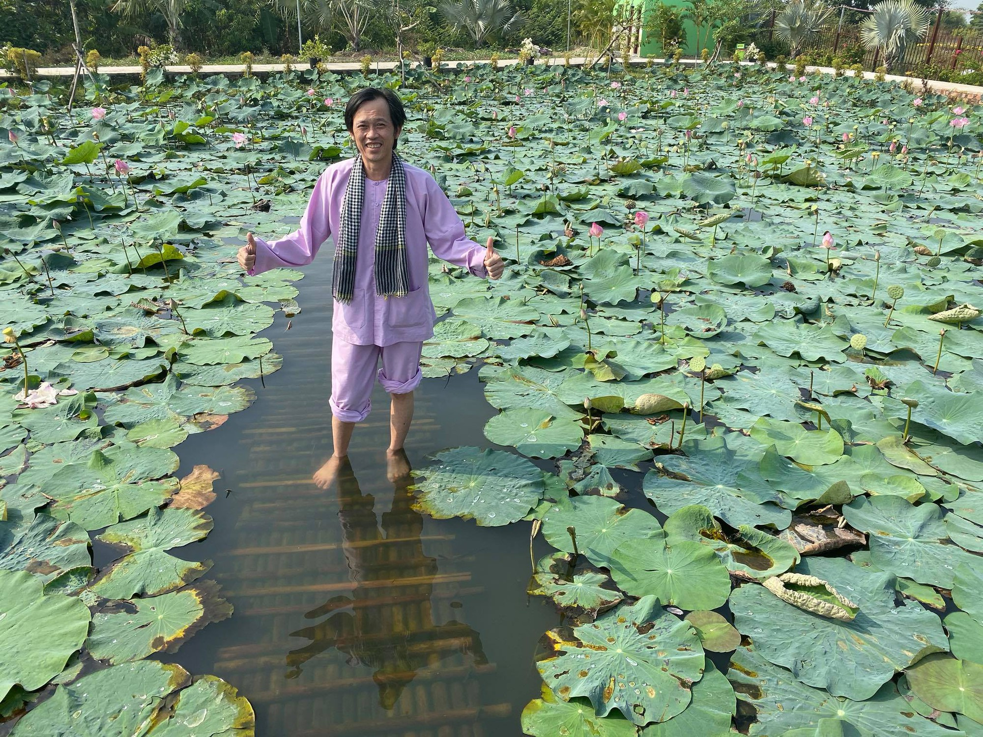 Không nhận ra Hoài Linh- Ảnh 4. Hình ảnh giản dị của Hoài Linh khi trở lại