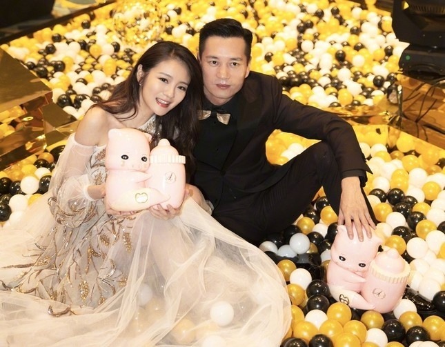 An Dĩ Hiên sống khổ sở sau khi chồng tỷ phú vướng lao lý