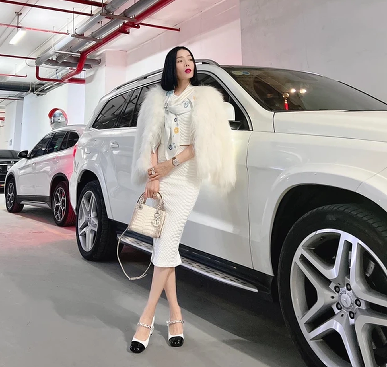 Dàn xe sang của Lệ Quyên Bộ sưu tập các xe hơi đắt tiền của nữ ca sĩ