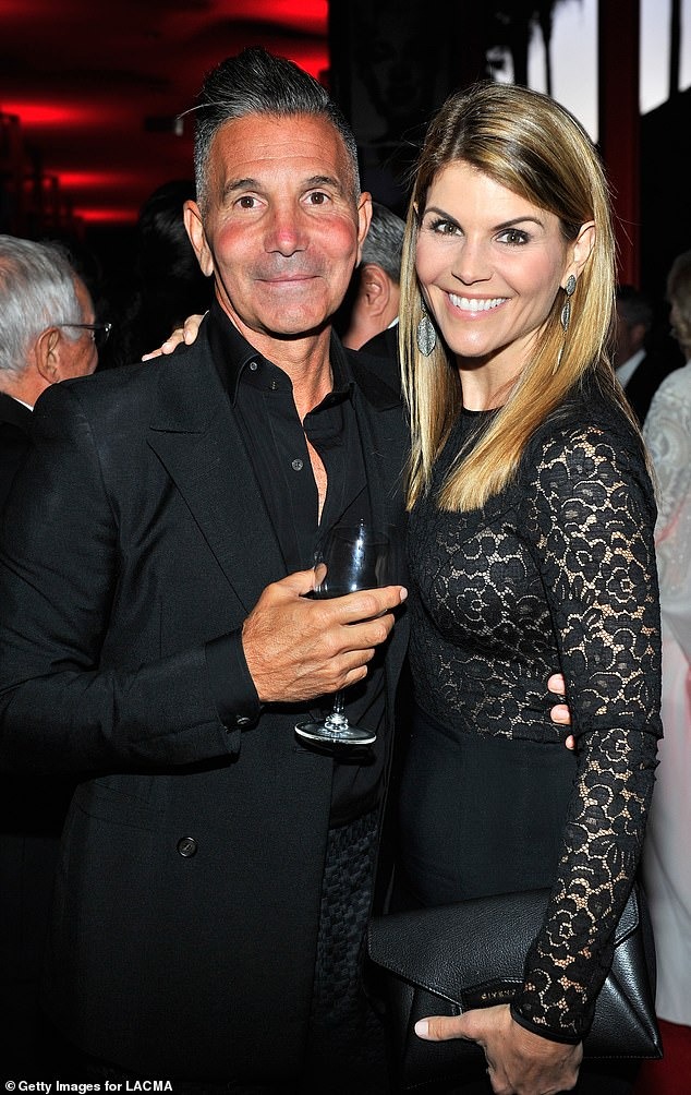 Lori Loughlin và Mossimo Giannulli sau bê bối