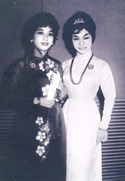 NSND Bạch Tuyết thời trẻ (bên phải) Hình ảnh NSND Bạch Tuyết khi còn trẻ