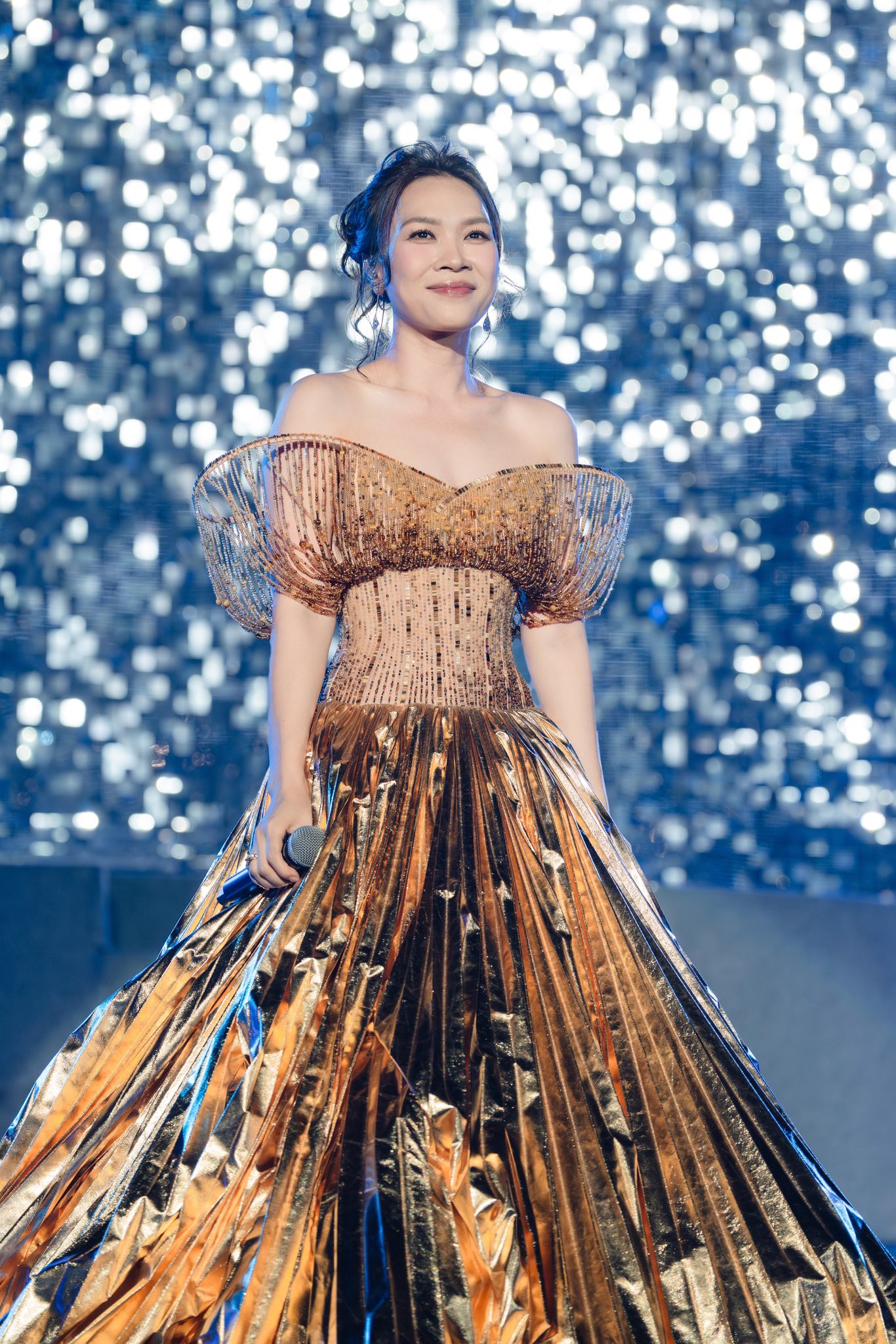 Sốc với Mỹ Tâm!- Ảnh 5. Mỹ Tâm giữ nguyên sức hút sau hơn 20 năm ca hát