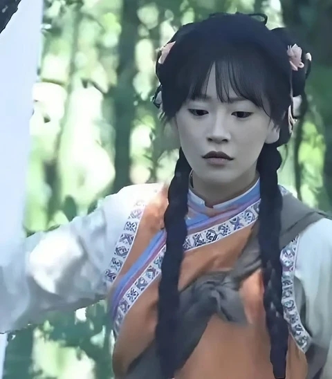 Không thể chấp nhận đây là Tiểu Yến Tử- Ảnh 3. Một hình ảnh trên phim trường Hoàn Châu của Kim Tử Tuyền bị khán giả chê nhan sắc