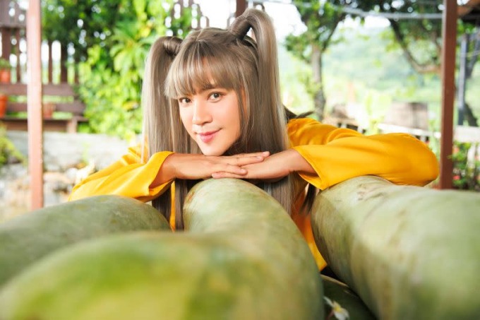 Ca sĩ T. giả gái cố gắng trở lại showbiz