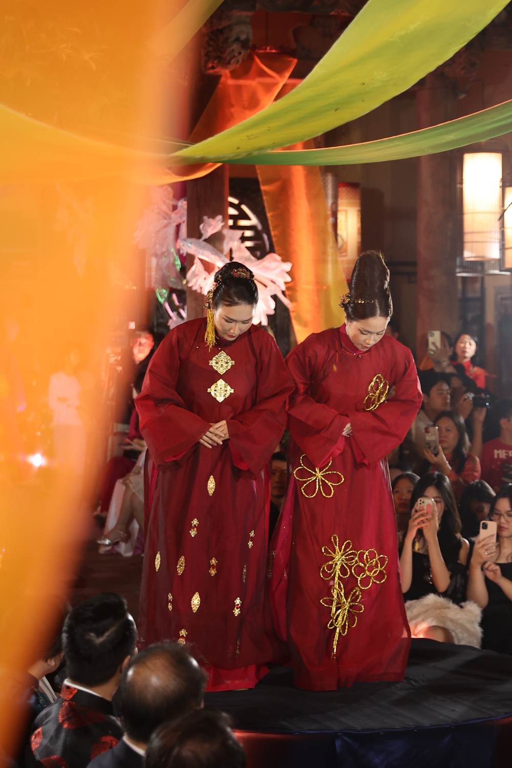 Dấu ấn 30 năm làm nghề của NTK David Minh Đức giữa phố cổ Hà Nội- Ảnh 3. David Minh Đức chia sẻ về hành trình nghề nghiệp