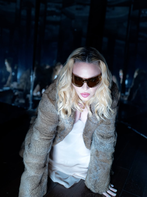 Tư thế gợi cảm của Madonna trước ống kính