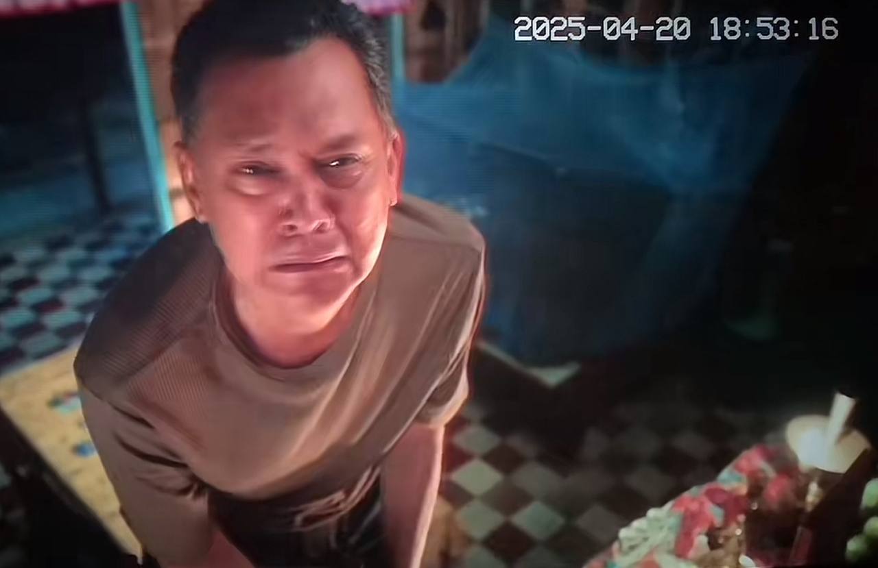 Người cha đau khổ, xin con đừng giận và hãy về nhà