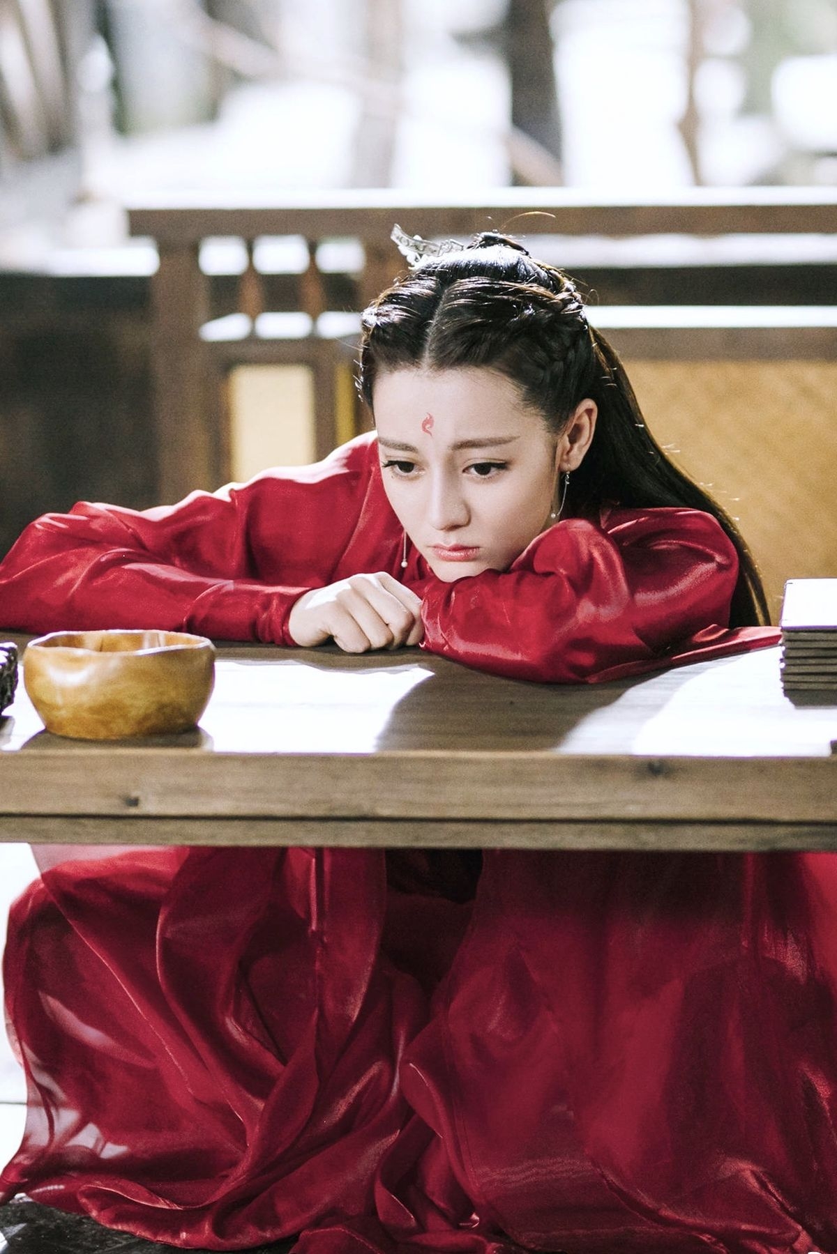 Địch Lệ Nhiệt Ba trong Tam Sinh Tam Thế Địch Lệ Nhiệt Ba tạo hình hồng y đẹp điên đảo