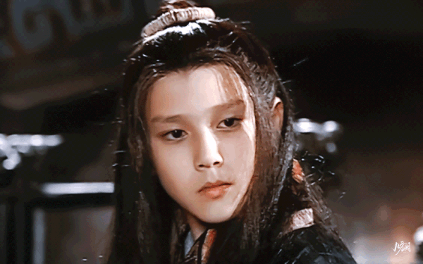 Biểu cảm sắc lạnh của Ông Phỉ Nhiên Thần thái đế vương của Ông Phỉ Nhiên