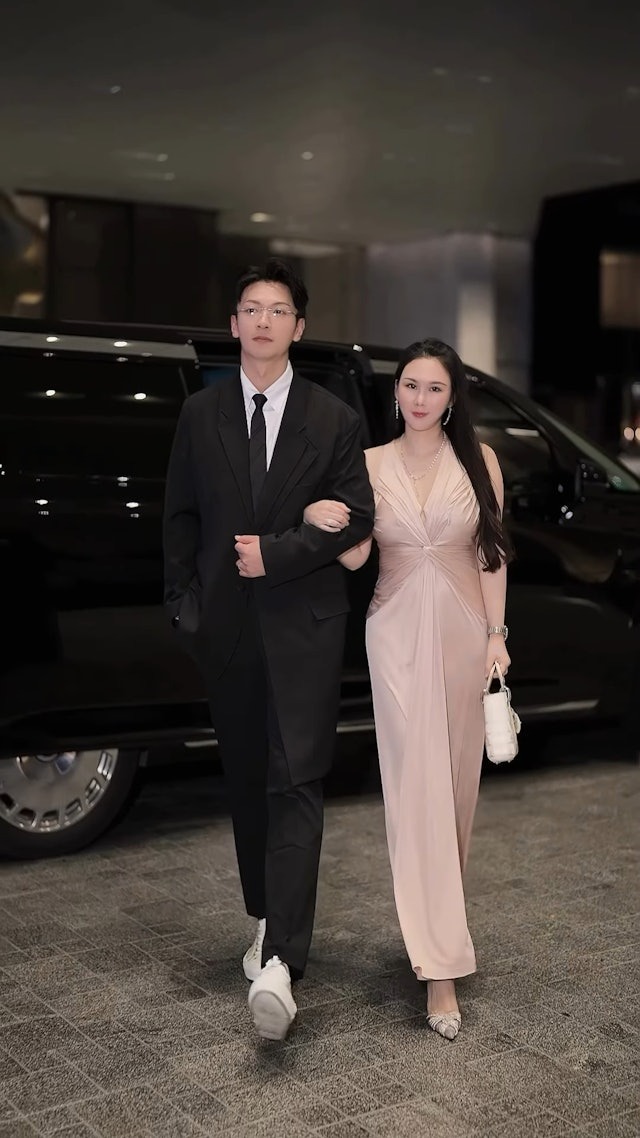 Phong tỏa tài sản, điều tra vợ CEO của nam vương Q.H- Ảnh 2. Vợ Cao Quân Hiền bị điều tra cáo buộc thao túng, thổi phồng giá cổ phiếu nhằm trục lợi bất chính