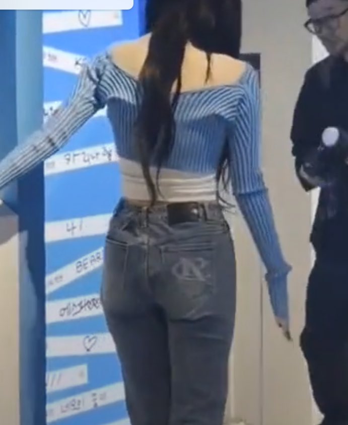 Hình ảnh góc quay khác về Karina