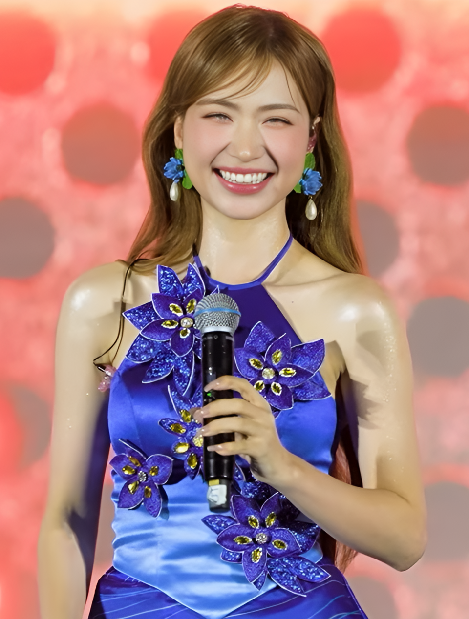 Hòa Minzy phản hồi về chuyện lên xe hoa- Ảnh 4. Nữ ca sĩ 9x từng có mối tình kéo dài tới 5 năm với thiếu gia miền Tây