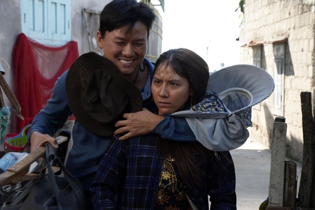 Tín Nguyễn trong Lật Mặt 7 Nữ diễn viên Tín Nguyễn vai Tư Thắm trong Lật Mặt 7