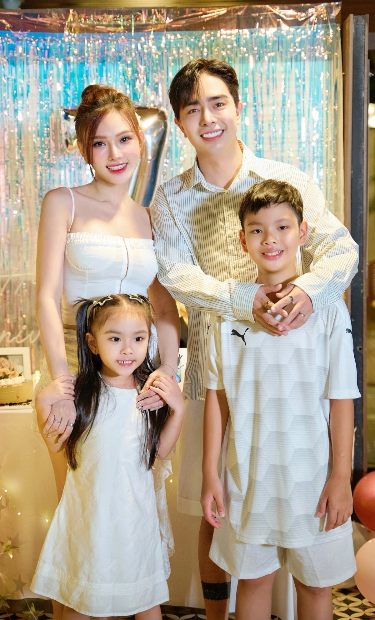 Gia đình nhỏ của Thu Thủy bên ông xã điển trai