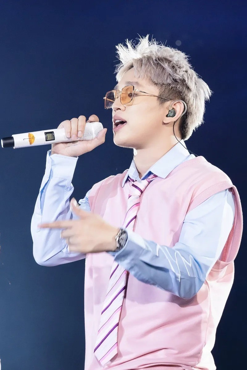 Thẩm định lại lý lịch nghệ sĩ- Ảnh 2. Bầu show đang thảo luận về việc chọn lựa nghệ sĩ