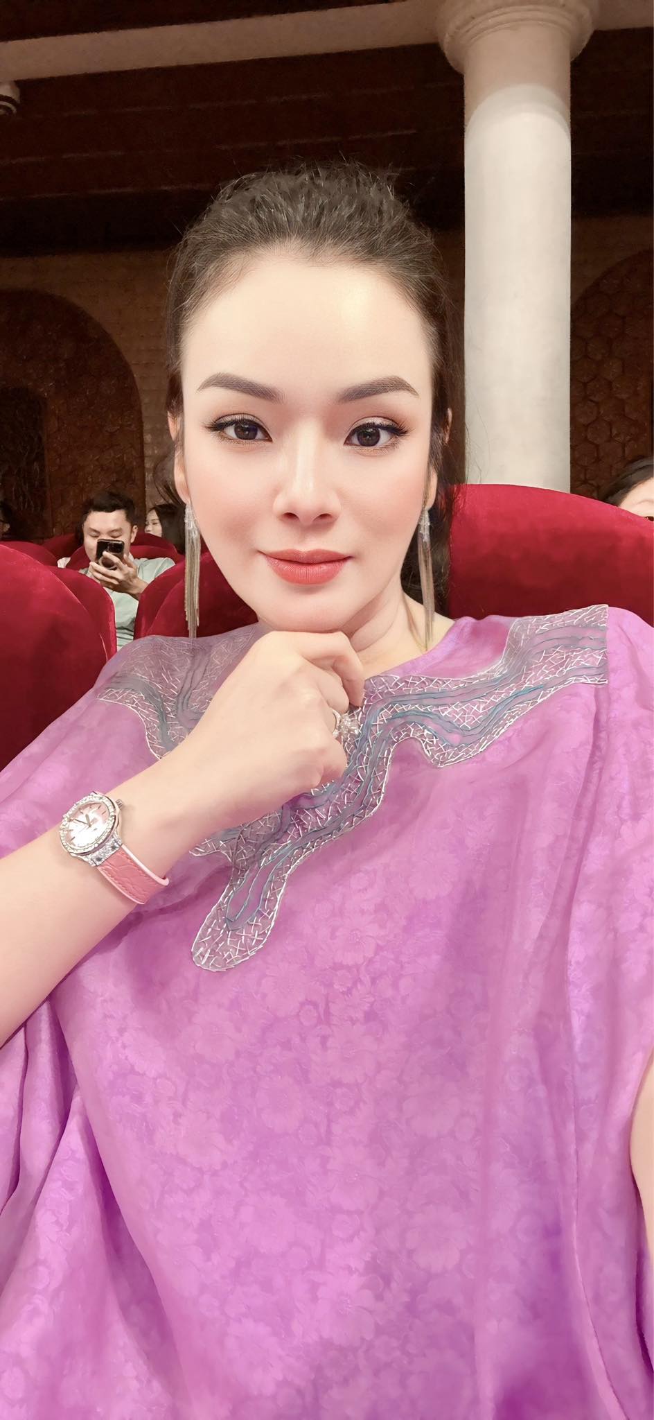 Sự cuốn hút tự nhiên của Tân Nhàn ở tuổi 43 Nữ NSƯT vừa được phong hàm Phó giáo sư không chỉ học vấn khủng, nhan sắc còn trẻ đẹp bất ngờ - Ảnh 7.