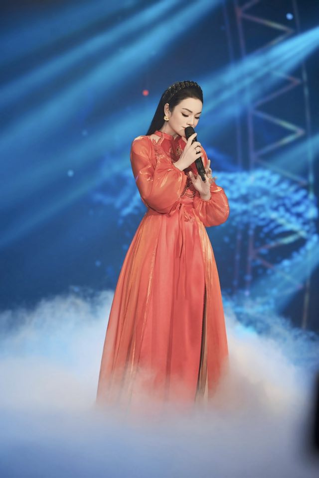 Tân Nhàn kiên trì theo đuổi dòng nhạc dân tộc Nữ NSƯT vừa được phong hàm Phó giáo sư không chỉ học vấn khủng, nhan sắc còn trẻ đẹp bất ngờ - Ảnh 2.