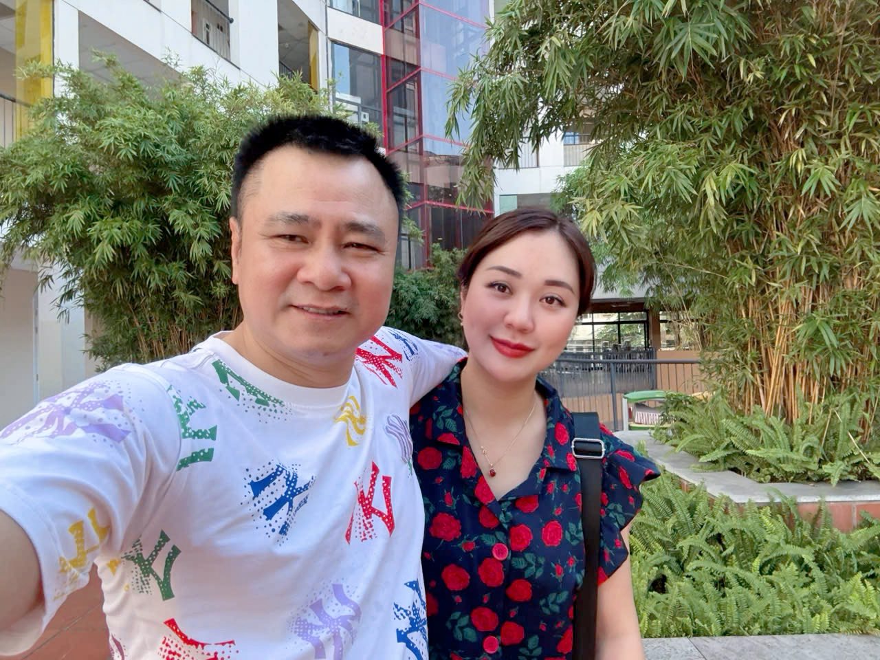 NSND Tự Long hạnh phúc bên gia đình Tự Long cùng vợ con trong khoảnh khắc đời thường