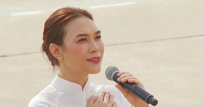 Ca sĩ Mỹ Tâm trong chương trình On Set