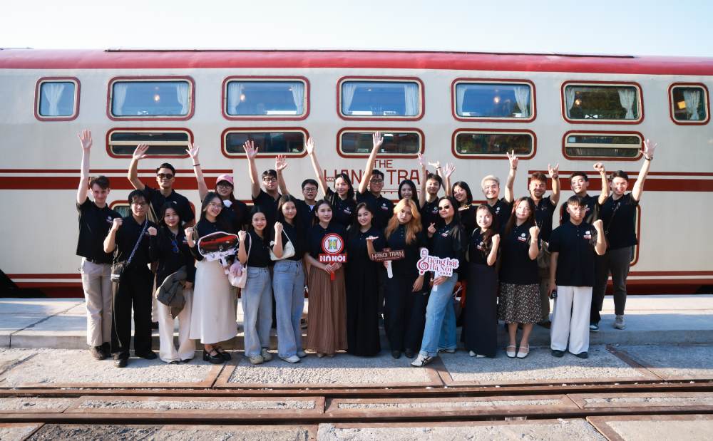 Các thí sinh hào hứng với trải nghiệm văn hóa độc đáo Thí sinh hào hứng trải nghiệm văn hóa trên chuyến tàu