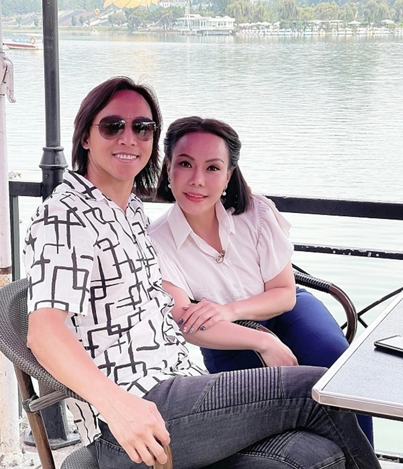 Việt Hương và chồng Nữ diễn viên cùng chồng