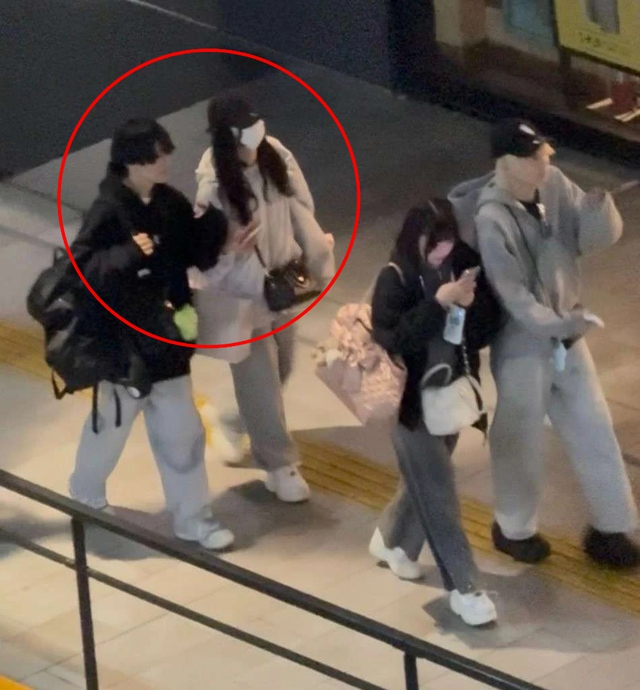 Miyazono Rena bên người yêu Nữ ca sĩ 18 tuổi cùng người yêu tận hưởng giây phút lãng mạn