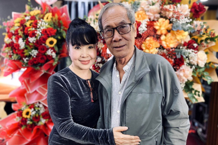 NSND Lan Hương 'Em bé Hà Nội': Cãi mẹ theo nghệ thuật, U70 viên mãn bên chồng- Ảnh 4. NSND Lan Hương có cuộc sống an yên bên ông xã - đạo diễn Tất Bình