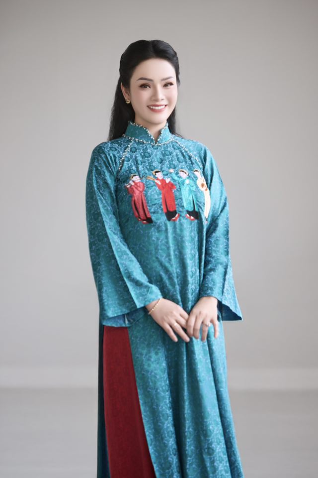 Khí chất riêng biệt của nữ nghệ sĩ dân gian Tân Nhàn Nữ NSƯT vừa được phong hàm Phó giáo sư không chỉ học vấn khủng, nhan sắc còn trẻ đẹp bất ngờ - Ảnh 9.