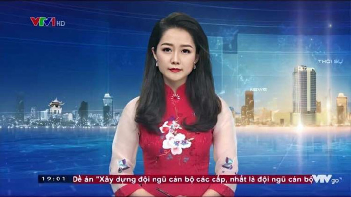 BTV trẻ nhất dẫn Thời sự của VTV khi mới 23 tuổi. BTV Thu Hà dẫn chương trình Thời sự lúc 23 tuổi