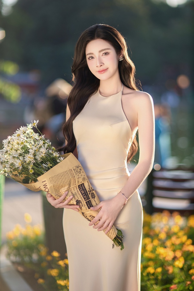 Trang điểm nhẹ nhàng phù hợp với hoa cúc họa mi