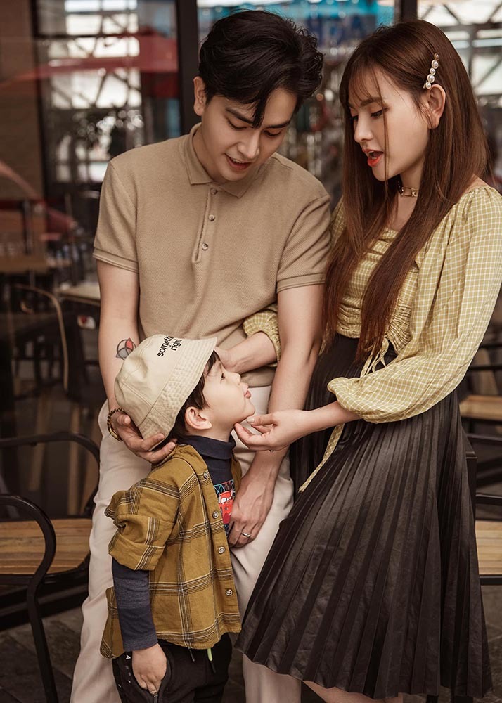 Gia đình Thu Thủy gồm cô, chồng trẻ và con trai riêng