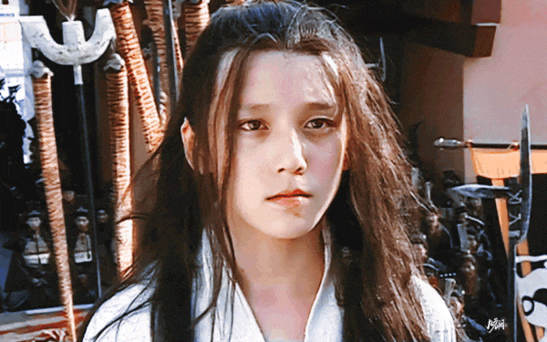 Nhan sắc cổ điển của Ông Phỉ Nhiên Vẻ đẹp và thần thái đế vương bẩm sinh