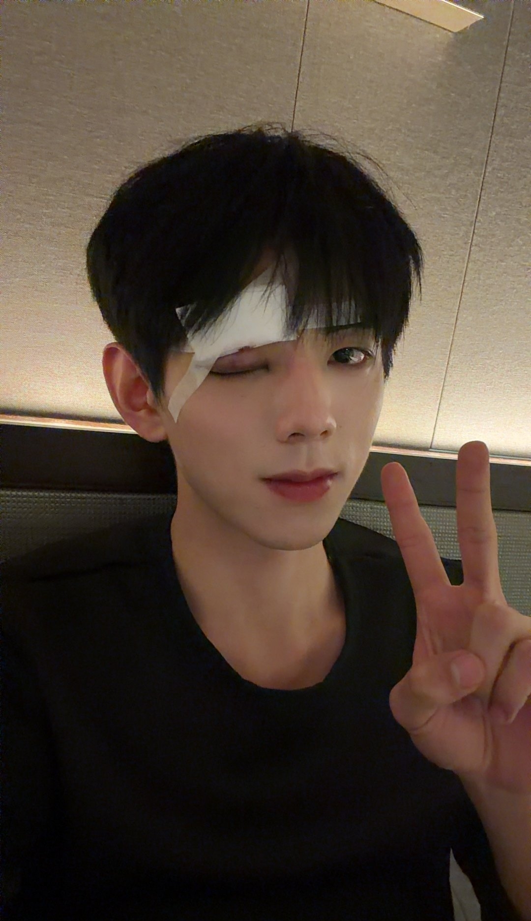 Vương Niên Tương Thành được khâu vết thương