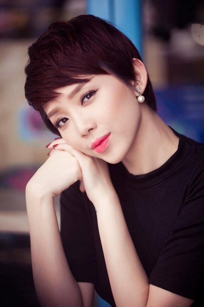 Tóc Tiên trên thảm đỏ với phong cách táo bạo