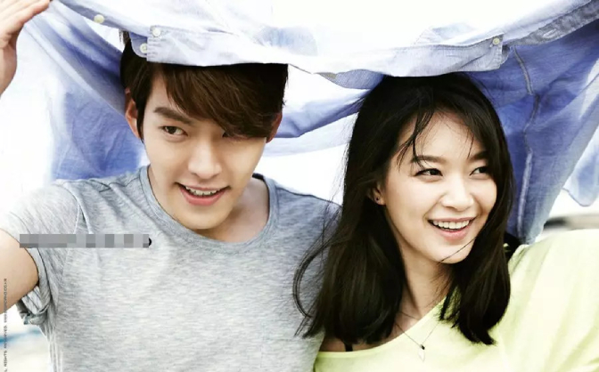 Kim Woo Bin tuyên bố kết hôn với Shin Min Ah bằng lá thư viết tay