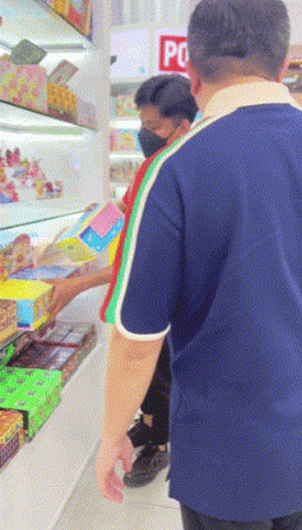 Đoàn Di Băng tiêu tiền ác- Ảnh 8. Mua đồ chơi cho con gái