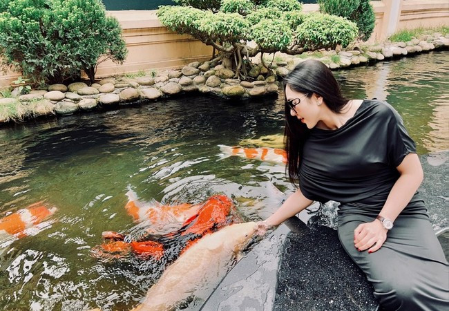 Nữ ca sĩ đang có cuộc sống bình yên sau sóng gió hôn nhân Nữ ca sĩ sống bình yên trong biệt thự rộng lớn