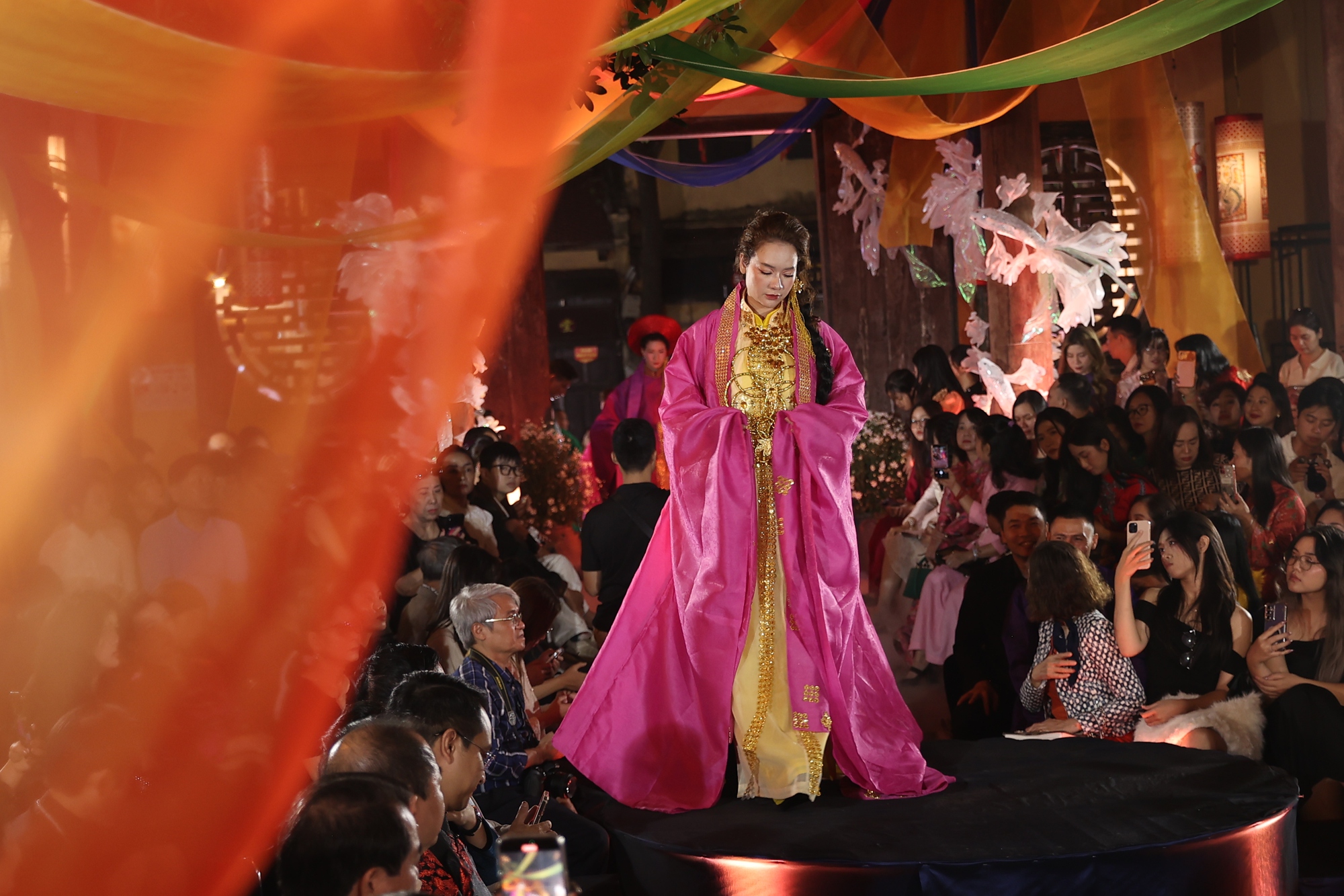 Dấu ấn 30 năm làm nghề của NTK David Minh Đức giữa phố cổ Hà Nội- Ảnh 8. Người phụ nữ là nguồn cảm hứng thiết kế chính