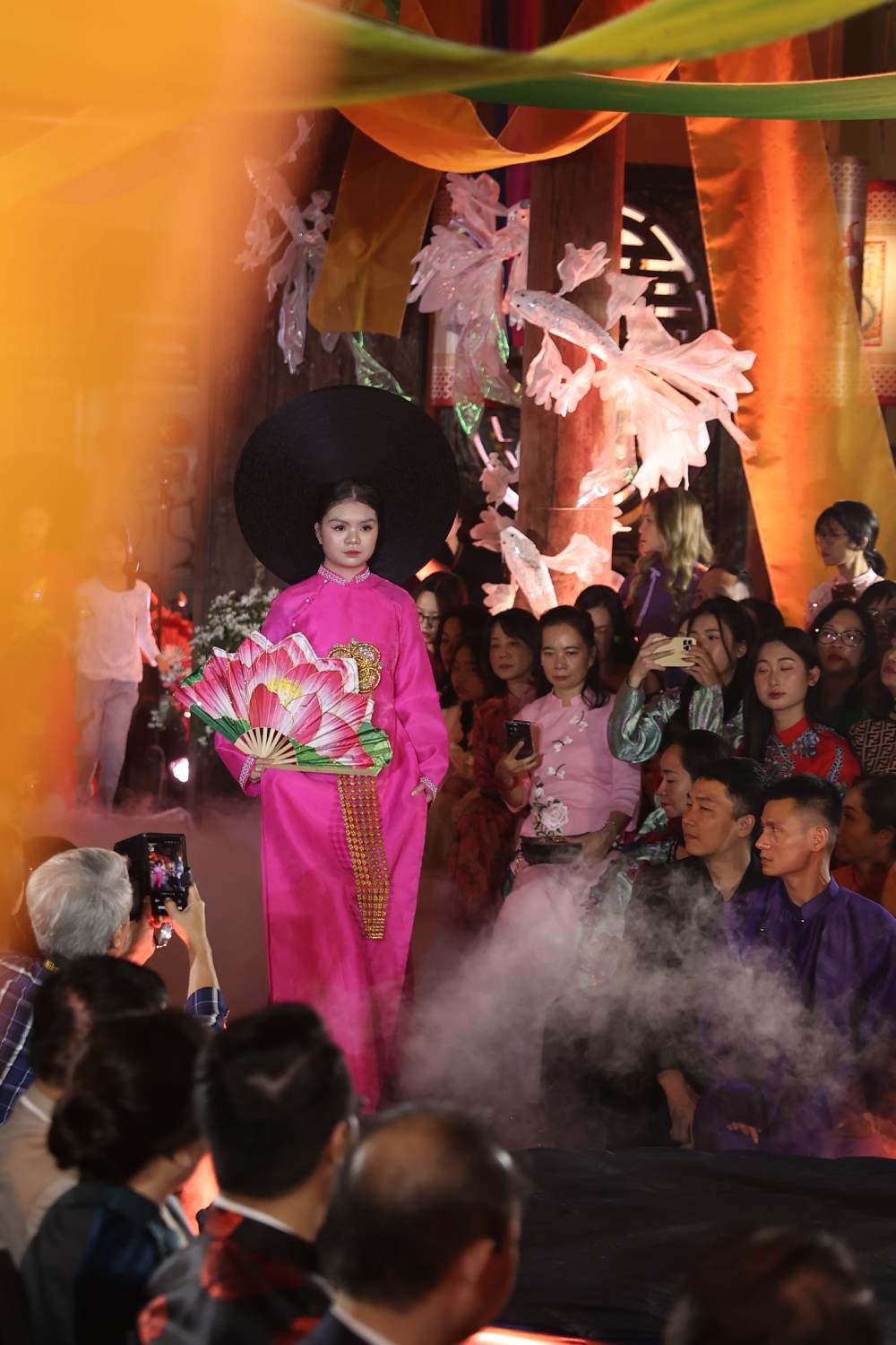 Dấu ấn 30 năm làm nghề của NTK David Minh Đức giữa phố cổ Hà Nội- Ảnh 4. Thiên Hậu Thánh Mẫu tại Hội quán Phúc Kiến