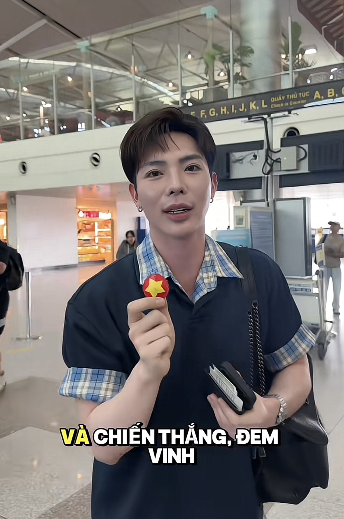 Dàn sao Việt sang Thái Lan cổ vũ Hương Giang