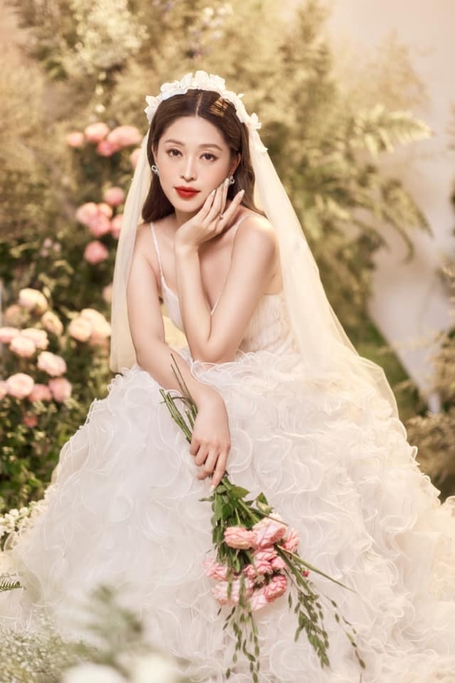 Chân dung Á hậu Bùi Phương Nga