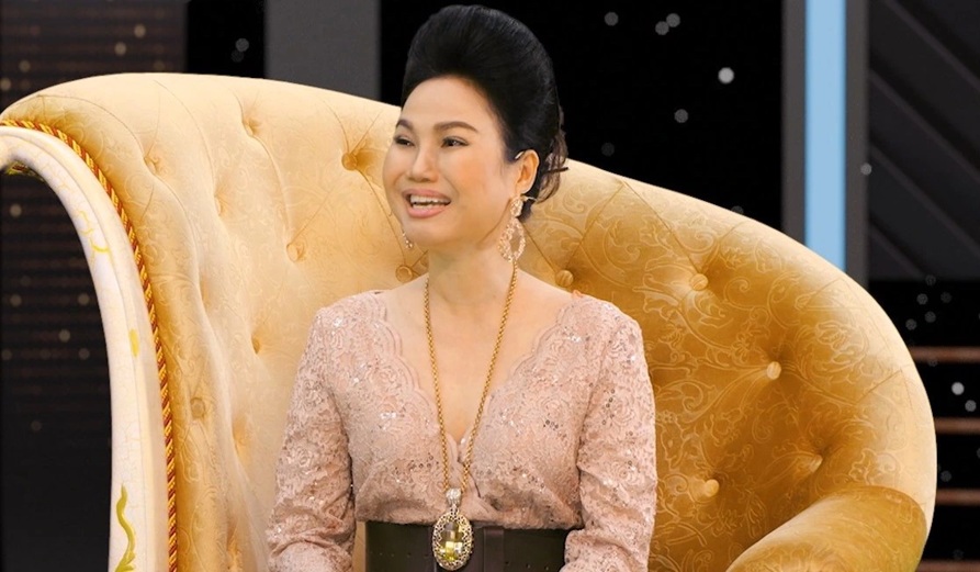 Nữ ca sĩ chuyên hát nhạc Phật giáo: Từ ngày hát, tôi có sức khỏe, hạnh phúc Ca sĩ Thùy Trang tại chương trình Kính đa chiều