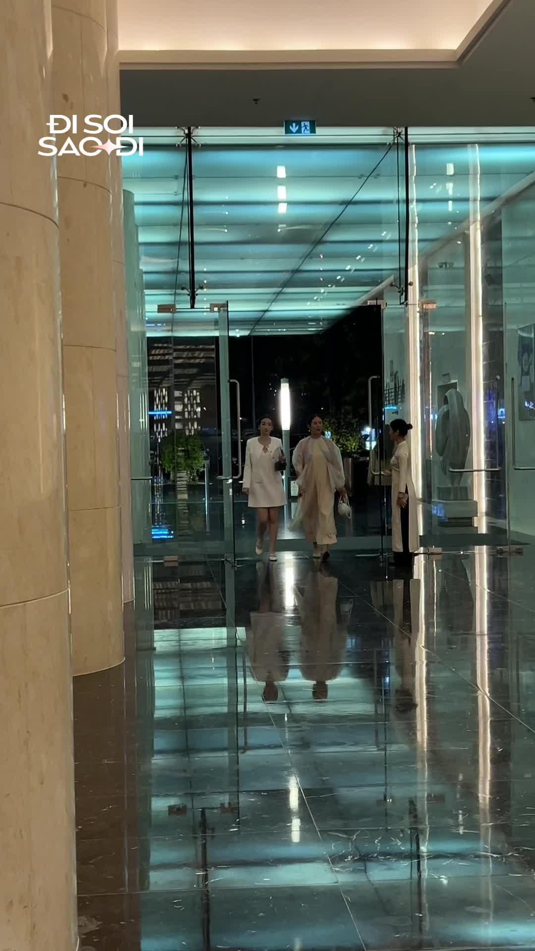 Đỗ Mỹ Linh giản dị mà sang trọng khi xuất hiện tại lễ cưới của Đỗ Hà Đỗ Mỹ Linh tại đám cưới Đỗ Hà