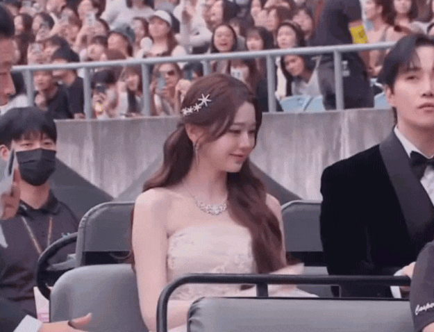 Khoảnh khắc công chúa Kpop trên thảm đỏ Jang Wonyoung trên thảm đỏ