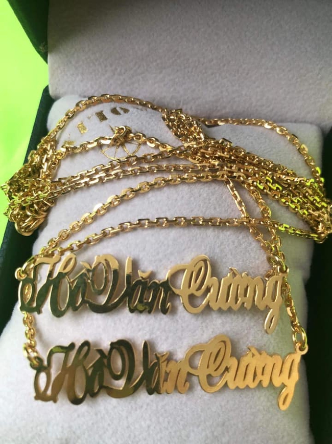 Hiện tượng khán giả tặng vàng, tặng tiền mặt cho Hồ Văn Cường vốn không còn xa lạ Khán giả tặng vàng và tiền mặt cho Hồ Văn Cường