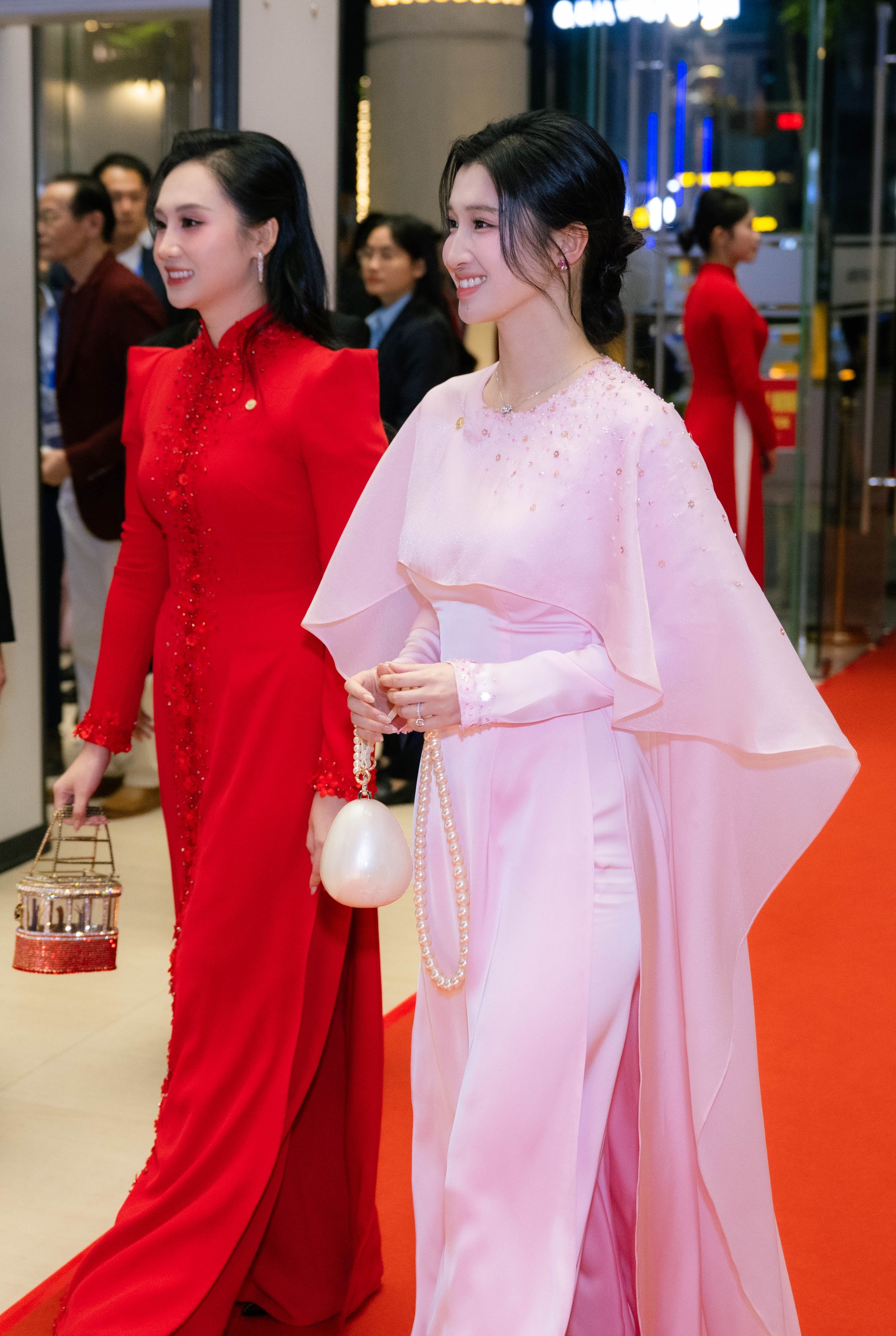 Góc nghiêng của Á hậu Phương Nhi và chị dâu Bùi Lan Anh