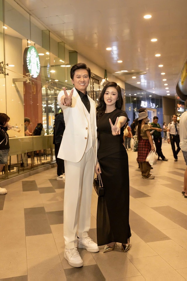 Quách Ngọc Tuyên dẫn vợ tham dự sự kiện
