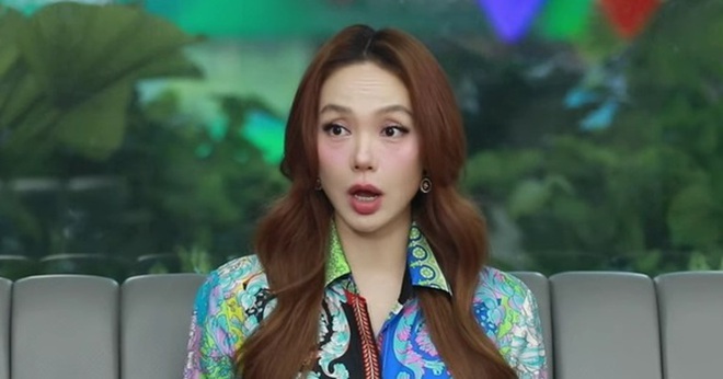 Minh Hằng trên sân khấu Minh Hằng trong buổi biểu diễn