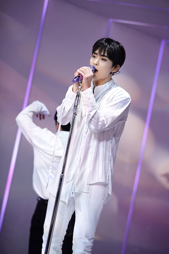 Người hâm mộ chỉ trích INB100 phê duyệt hợp đồng thiếu trách nhiệm Fan chỉ trích hợp đồng quảng cáo