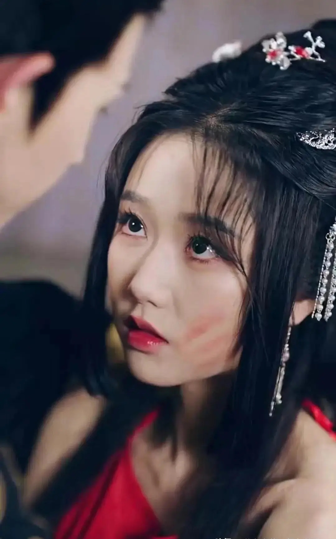 Nữ diễn viên trong phim Khom Lưng